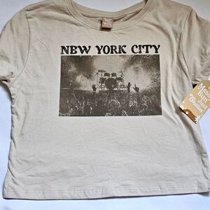 NWT cream cropped graphic tee with New York City T-shirt